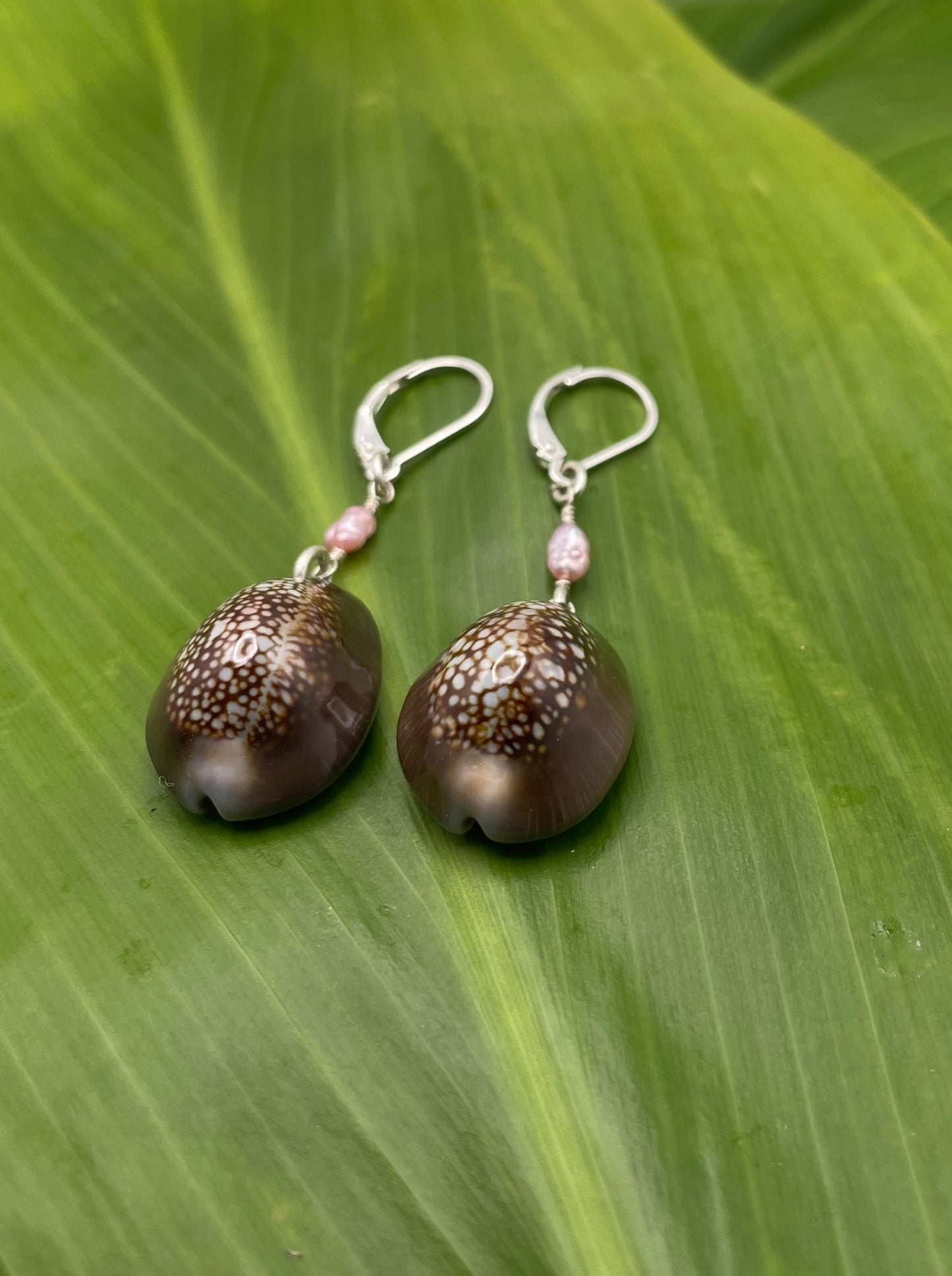 Simply Mia: Cowrie w/ Pink Pearl
