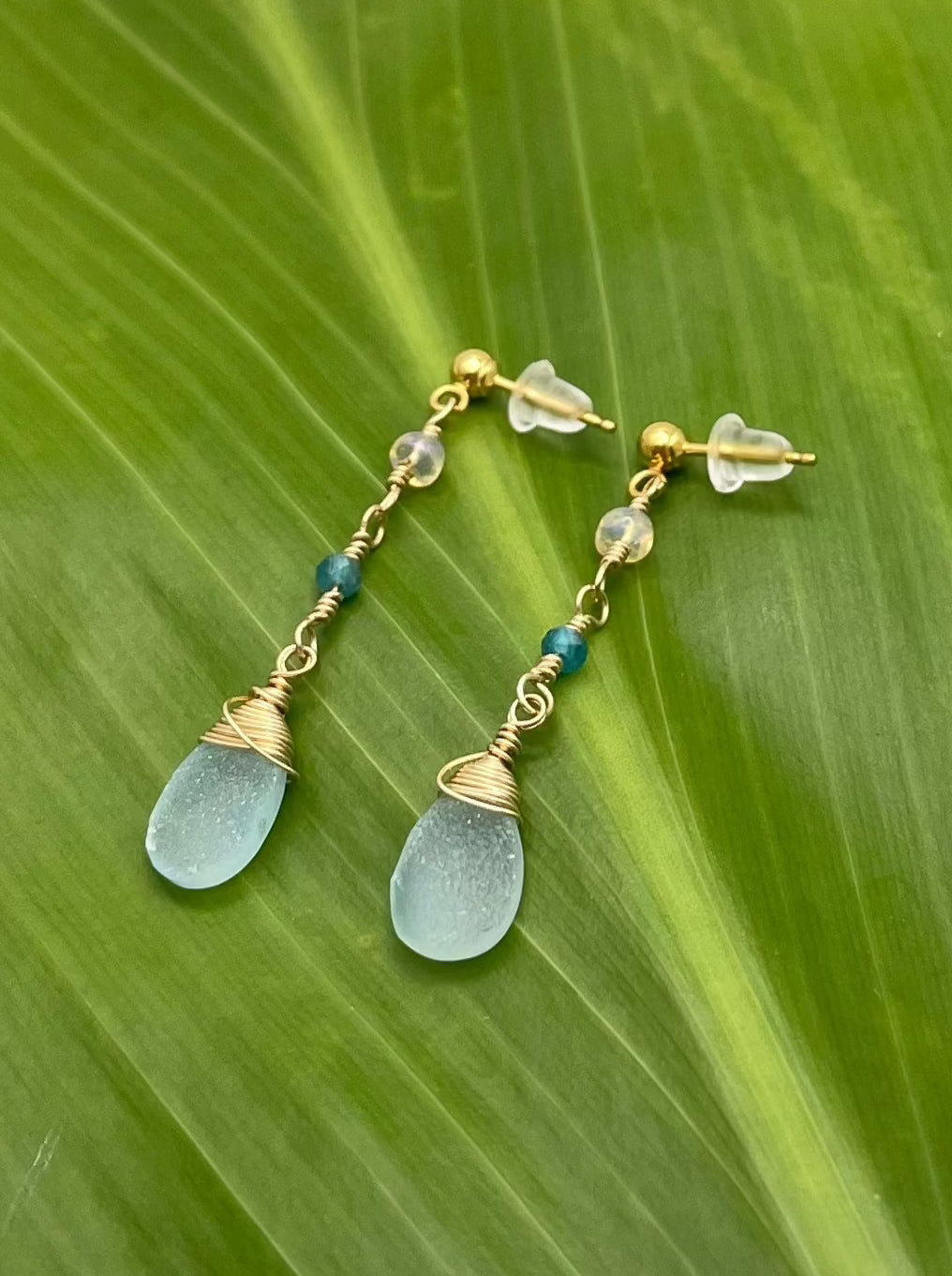 All That Glitters: Blue Druzy Agate w/ Apatite and Opal
