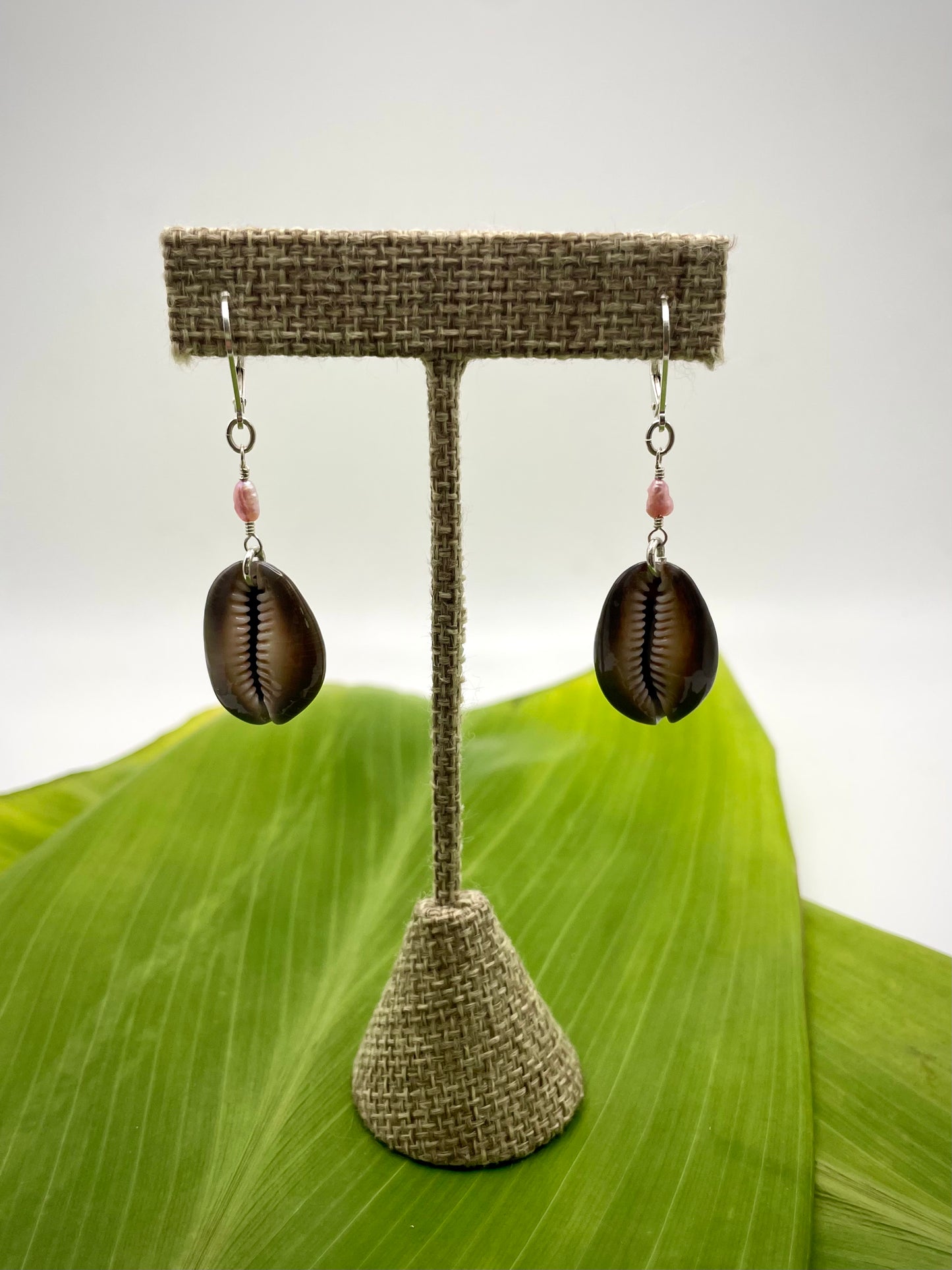 Simply Mia: Cowrie w/ Pink Pearl
