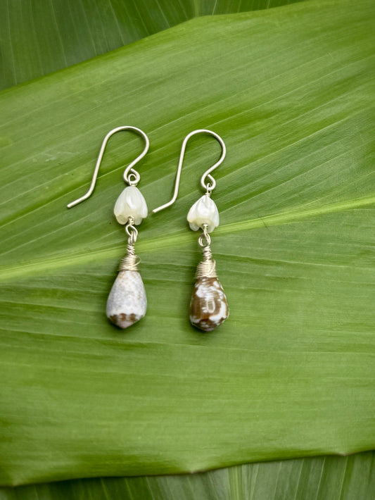 Wire Wrapped Cat Cone Shell w/ Pikake MOP